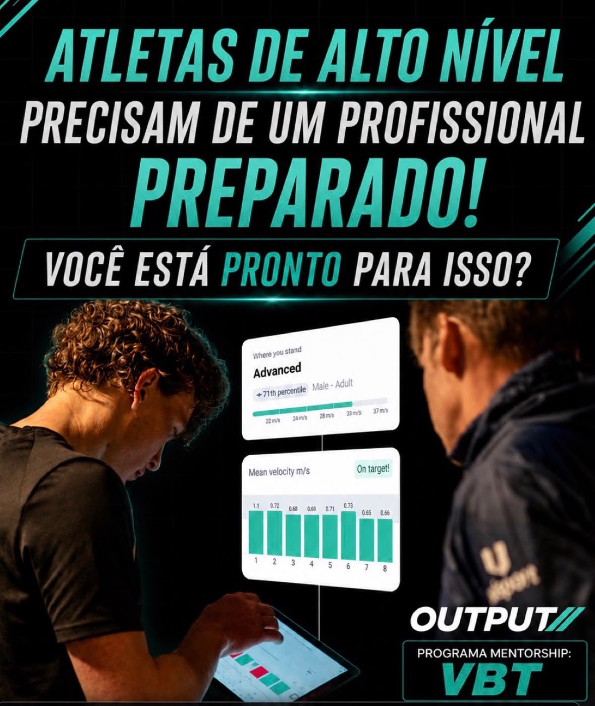 Profissional e atleta avaliando informações de treinamento em tablet